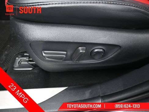 Used 2021 Toyota Highlander XSE AWD/4WD image 24