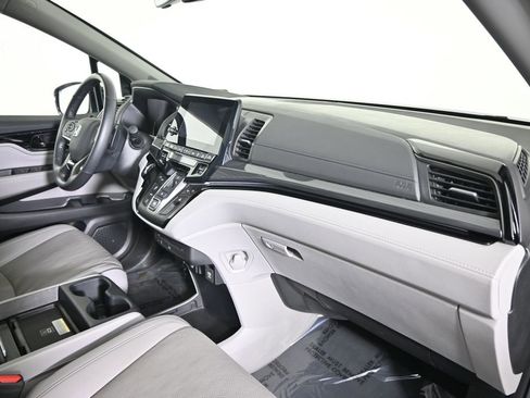 Used 2023 Honda Odyssey Elite image 14