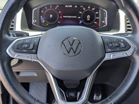 Used 2022 Volkswagen Atlas Cross Sport SEL R-Line AWD/4WD image 18