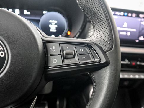 Used 2025 Alfa Romeo Tonale image 20