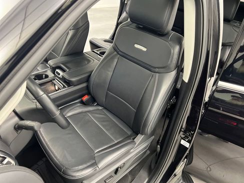 Used 2025 Ford Expedition Platinum AWD/4WD image 9