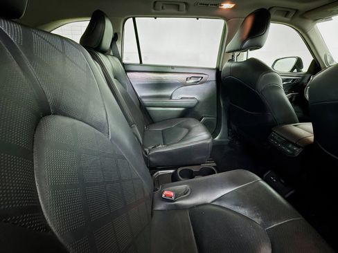 Used 2020 Toyota Highlander Platinum image 26