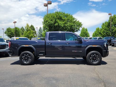 Used 2025 GMC Sierra 2500 AT4X AWD/4WD image 2