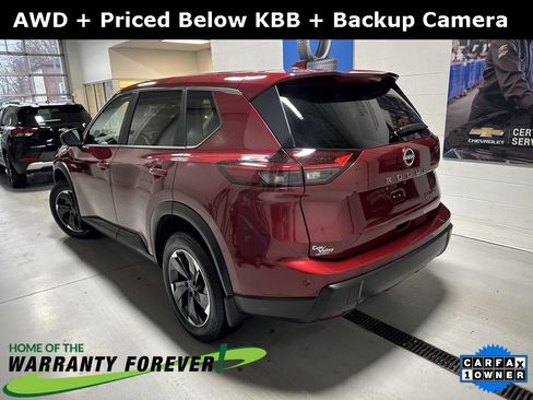 Used 2024 Nissan Rogue SV image 7