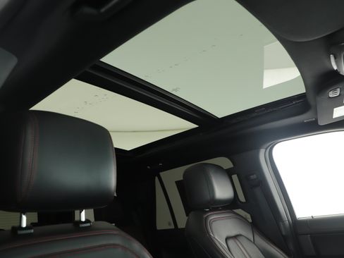 Used 2022 Ford Expedition Limited image 19