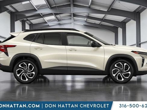 New 2026 Chevrolet Trax RS w/ Sunroof Package FWD image 3