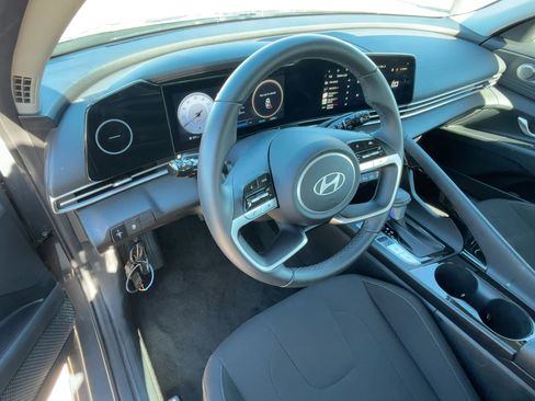 Used 2025 Hyundai Elantra SEL image 13