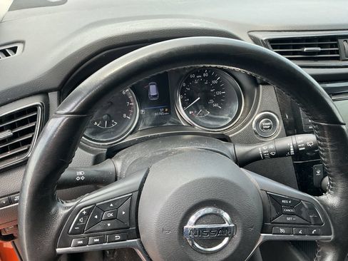 Used 2018 Nissan Rogue SV AWD/4WD image 25