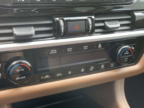 Used 2025 Nissan Pathfinder Platinum w/ Cargo Package image 28