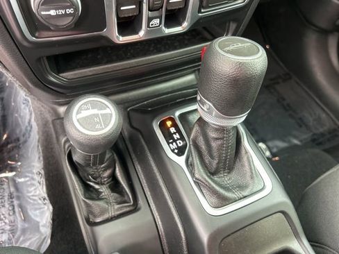 Used 2021 Jeep Gladiator Sport image 22