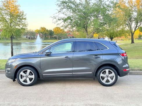 Used 2017 Lincoln MKC Premiere FWD image 3