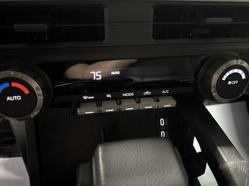 Used 2024 Toyota Tacoma TRD Off-Road image 19