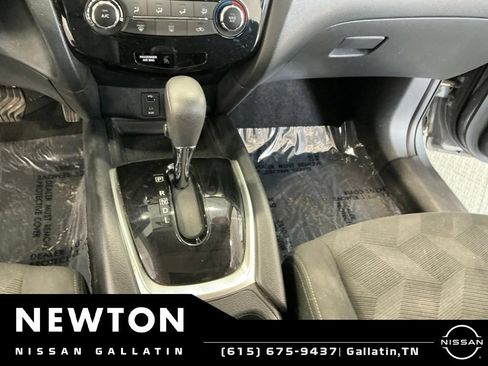 Used 2016 Nissan Rogue S w/ Appearance Package FWD image 9