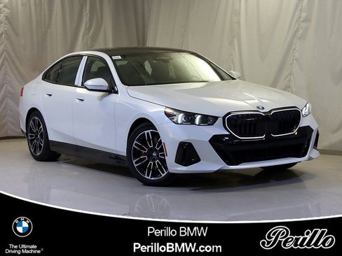 Used 2026 BMW 550e xDrive w/ Executive Package image 1