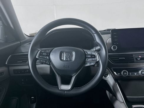 Used 2019 Honda Accord Touring image 18
