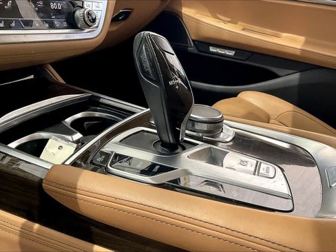 Used 2016 BMW 740i RWD image 17