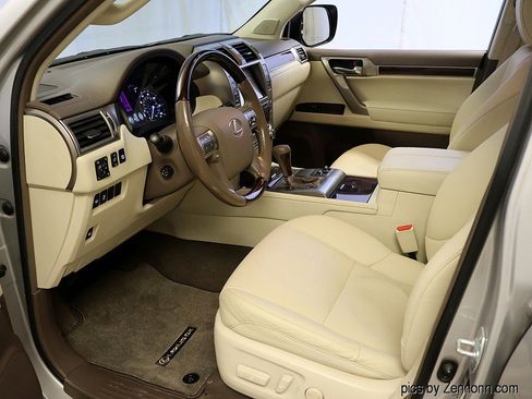 Used 2017 Lexus GX 460 Premium image 3