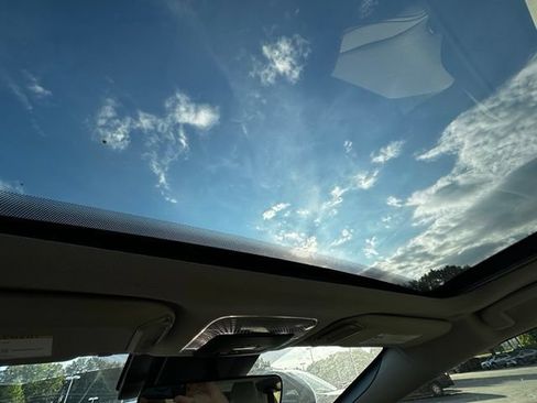 Used 2024 Toyota Prius XLE AWD/4WD image 8