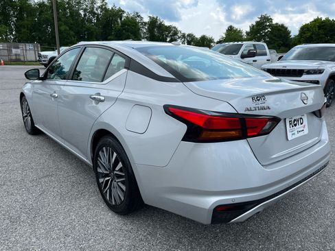 Used 2023 Nissan Altima 2.5 SV w/ SV Premium Package FWD image 5