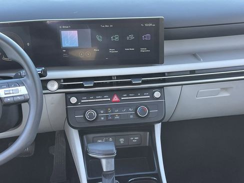 Used 2025 Hyundai Tucson SE image 16