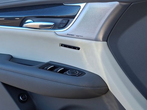 Used 2023 Cadillac XT6 Premium Luxury image 14