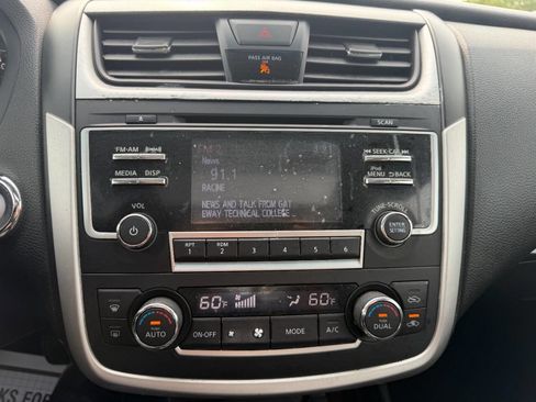 Used 2017 Nissan Altima 2.5 SL w/ Moonroof Package FWD image 22