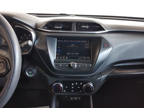 Used 2021 Chevrolet TrailBlazer LT AWD/4WD image 25