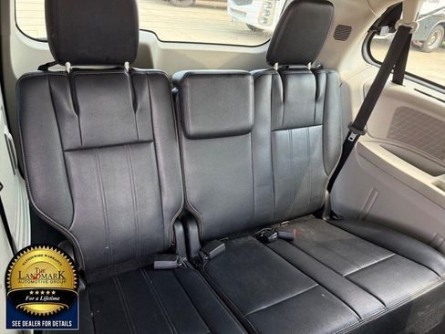 Used 2015 Chrysler Town & Country Touring FWD image 16