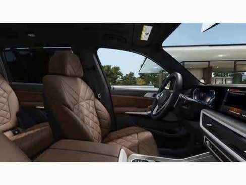 Used 2026 BMW X7 xDrive40i w/ Premium Package image 39