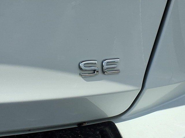 Certified 2025 Volkswagen Jetta SE w/ Sunroof Package FWD image 8