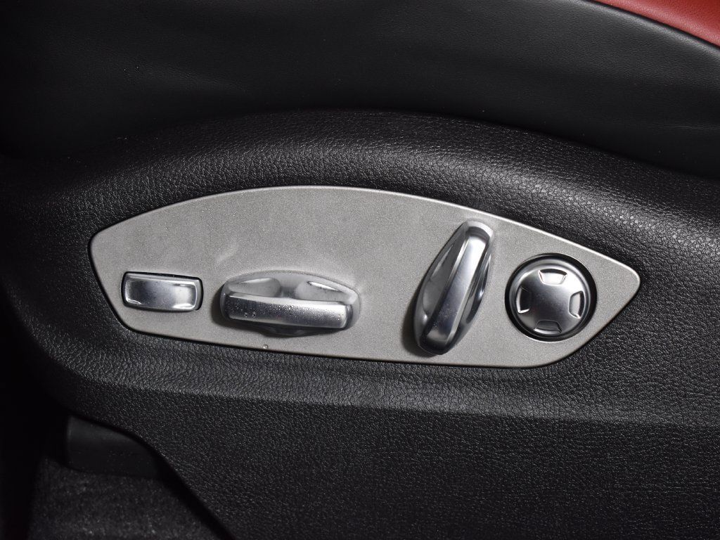 Used 2026 Porsche Macan AWD/4WD image 31