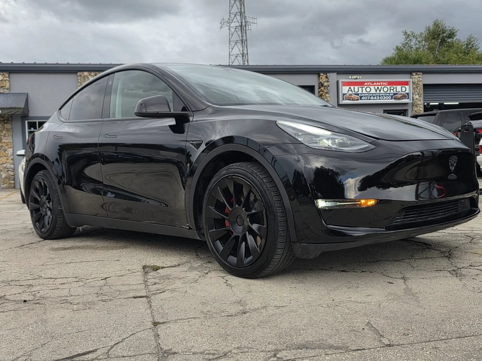 Used 2023 Tesla Model Y AWD image 20
