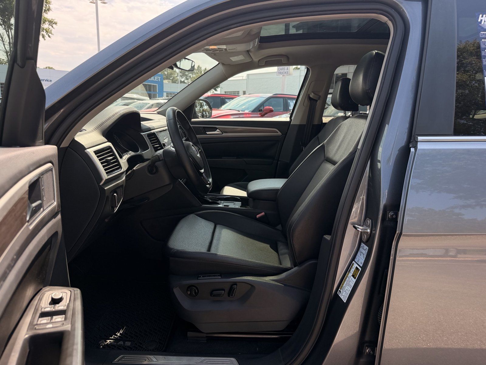 Used 2018 Volkswagen Atlas SEL FWD image 13