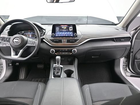 Used 2025 Nissan Altima 2.5 SV FWD image 32