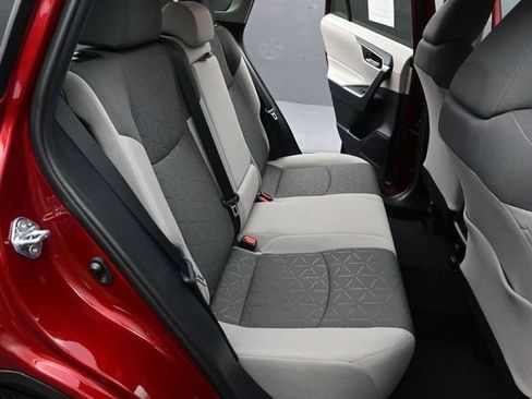 Used 2020 Toyota RAV4 XLE FWD image 17
