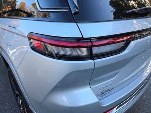 New 2025 Jeep Grand Cherokee Summit image 36