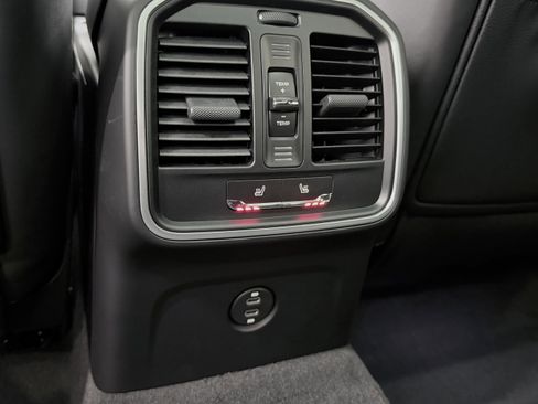 New 2026 Porsche Macan image 21