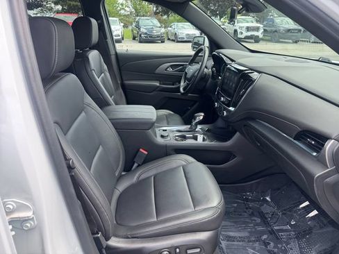 Used 2023 Chevrolet Traverse LT w/ LT Premium Package AWD/4WD image 17