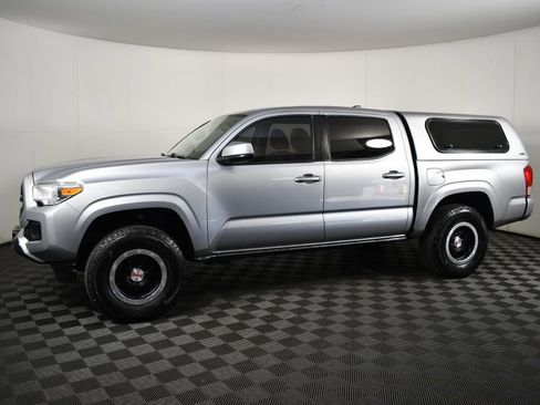 Used 2017 Toyota Tacoma SR image 13