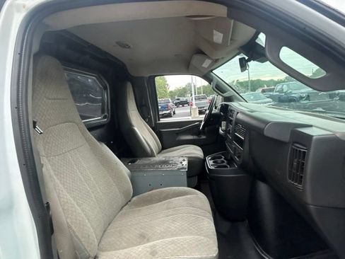 Certified 2019 Chevrolet Express 2500 w/ Driver Convenience Package RWD image 10