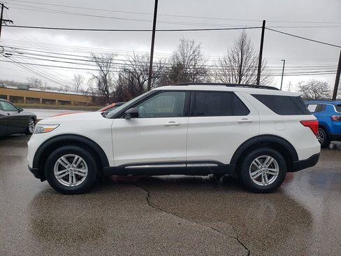 Certified 2022 Ford Explorer XLT w/ Equipment Group 202A image 8