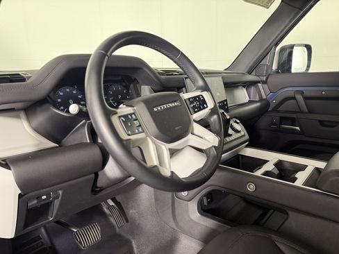 Used 2025 Land Rover Defender 110 S AWD/4WD image 4