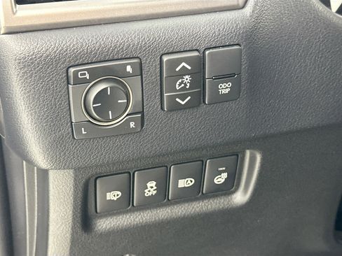 Used 2022 Lexus GX 460 Premium w/ Accessory Package image 10