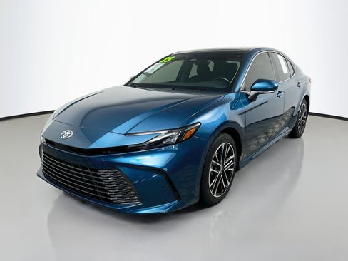 Used 2025 Toyota Camry XLE FWD image 10