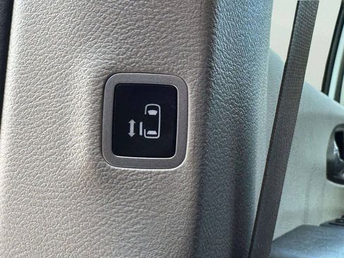 Used 2022 Chrysler Voyager LX FWD image 19