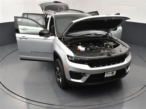 New 2025 Jeep Grand Cherokee Limited image 25