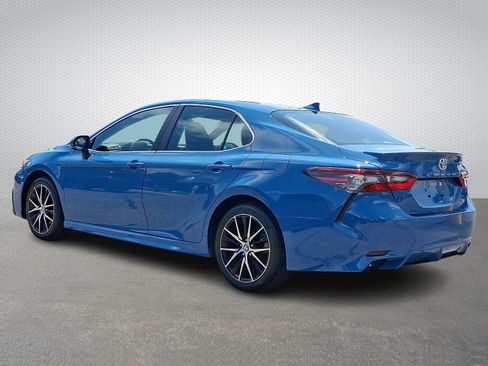 Used 2024 Toyota Camry SE FWD image 4