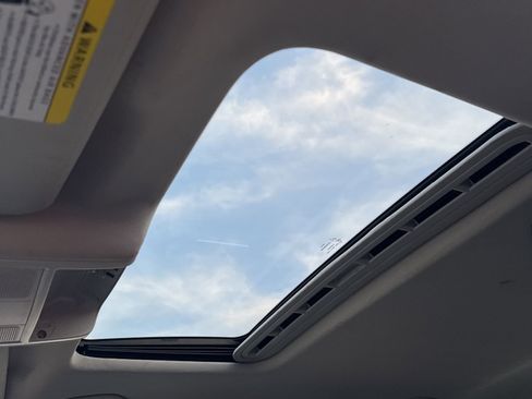 Used 2013 Volkswagen Passat TDI SE image 10