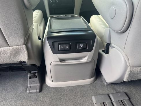 Used 2020 Toyota Sienna XLE w/ Carpet Mat Package FWD image 17