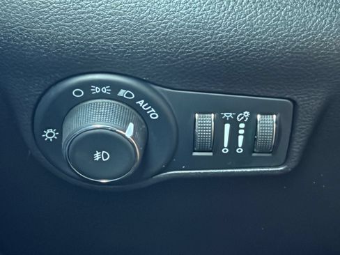 Used 2025 Jeep Wrangler Unlimited Sport AWD/4WD image 34